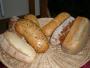 K výběru bylo několik druhů výtečného čerstvého chleba