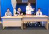 Na schůzi vystoupili (zleva) za SRPŠ pan Gaszek a paní Rakowská, za školskou radu paní Hejmejová a za vedení školy paní Franková