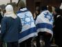 Předkům se přicházejí poklonit hojné návštěvy z Izraele